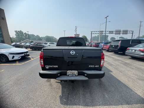 Used 2012 Nissan Frontier PRO-4X AWD/4WD image 4