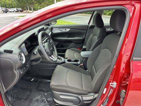 Used 2024 Kia Forte LXS w/ LXS Technology Package FWD image 16