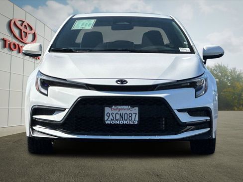 Used 2025 Toyota Corolla SE w/ SE Premium Package FWD image 8