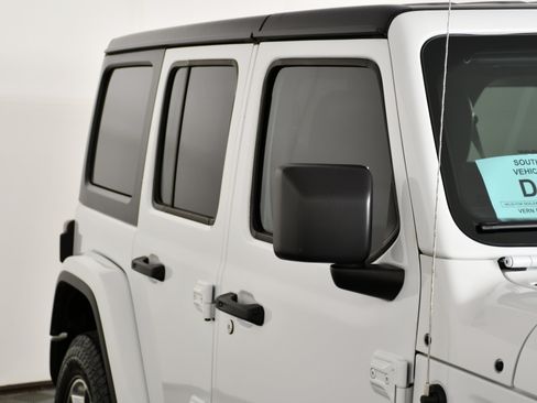 Used 2019 Jeep Wrangler Unlimited Sahara image 14