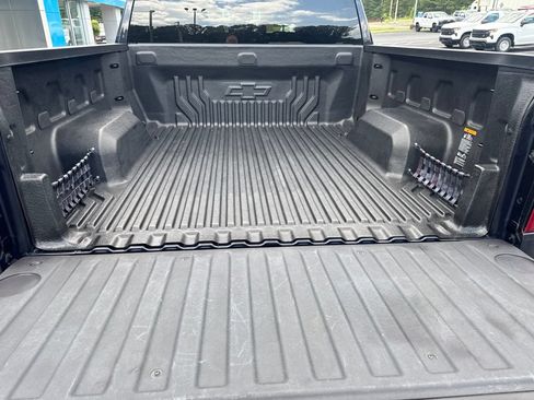 Used 2024 Chevrolet Silverado 1500 LT AWD/4WD image 9