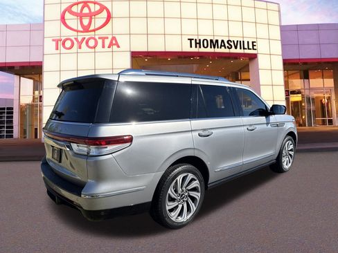 Used 2023 Lincoln Navigator Reserve image 5