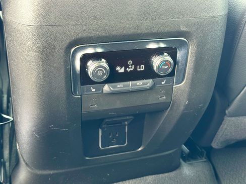 Used 2025 GMC Yukon XL Denali image 22