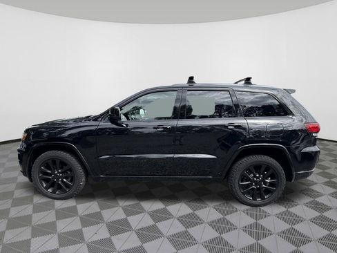 Used 2018 Jeep Grand Cherokee Altitude AWD/4WD image 3