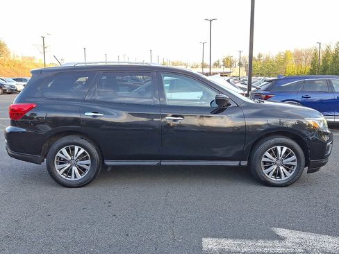 Used 2018 Nissan Pathfinder SV image 7