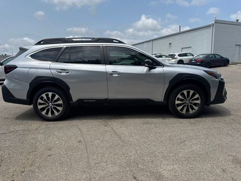 Used 2024 Subaru Outback Limited AWD/4WD image 5