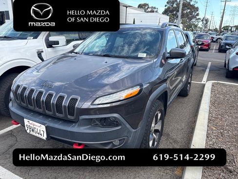 Used 2018 Jeep Cherokee Trailhawk w/ Quick Order Package 27L AWD/4WD image 1