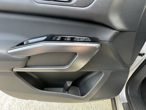 Used 2024 Nissan Pathfinder SL w/ Lighting Package (N92) image 20