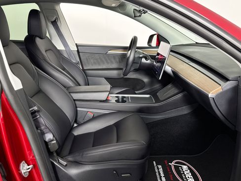 Used 2025 Tesla Model Y Long Range image 38