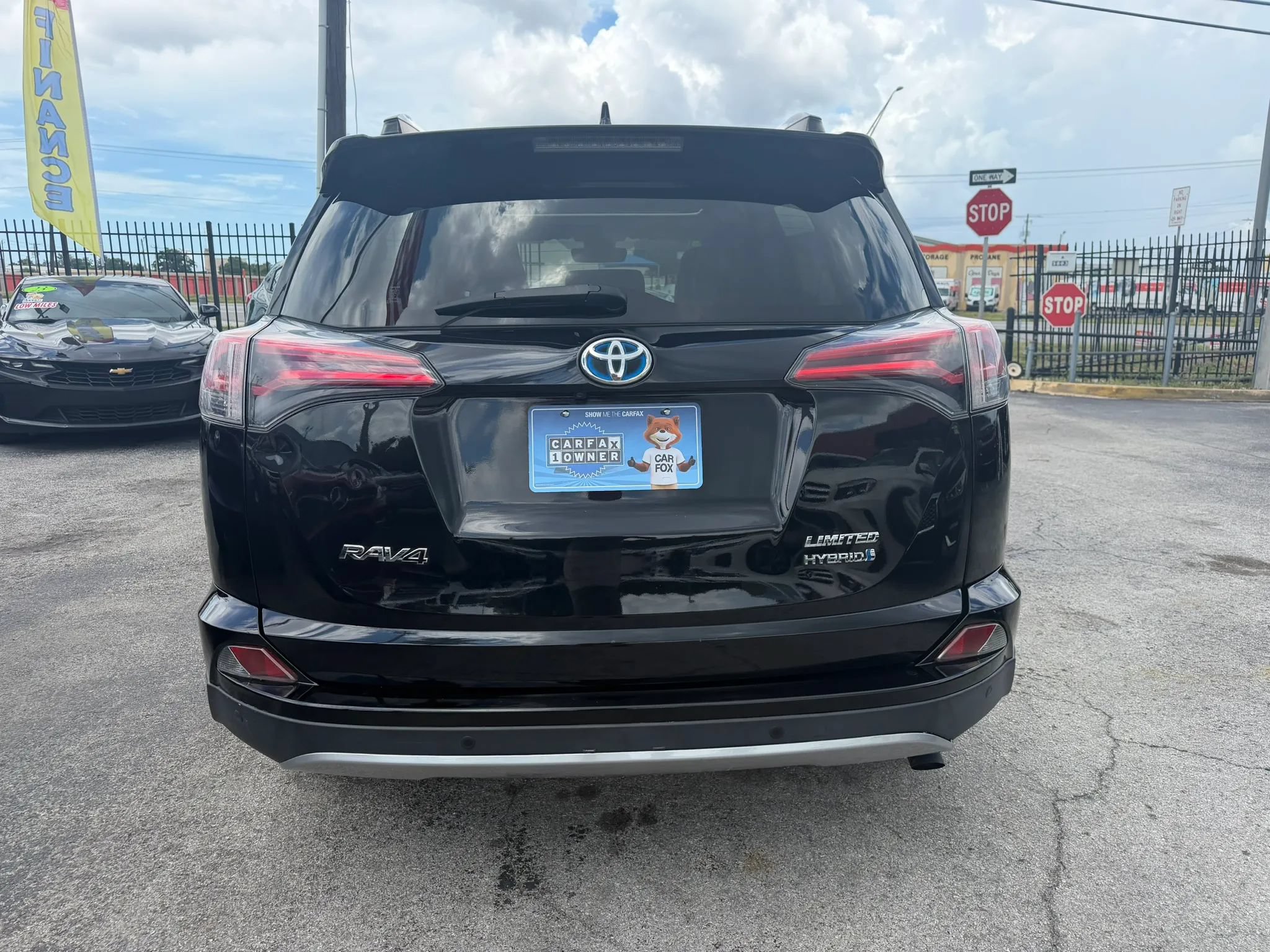 Used 2018 Toyota RAV4 Limited AWD/4WD image 4