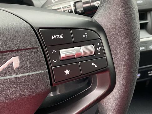 Used 2025 Kia K4 LXS image 27