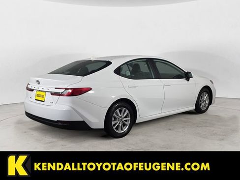 Used 2025 Toyota Camry LE image 5