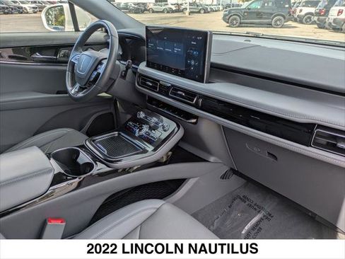 Certified 2022 Lincoln Nautilus Reserve w/ Luxury Package image 26