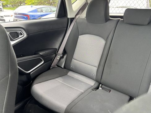 Used 2025 Kia Soul LX w/ LX Technology Package FWD image 38