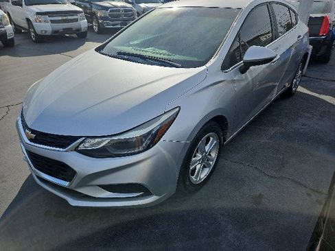 Used 2018 Chevrolet Cruze LT image 5