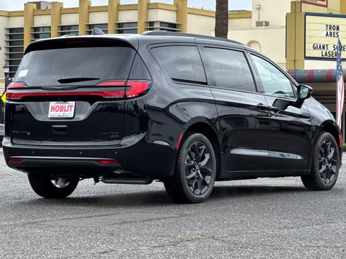 New 2026 Chrysler Pacifica Limited w/ S Appearance Package image 3