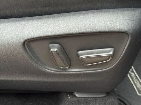 Used 2022 Toyota Highlander XSE FWD image 30