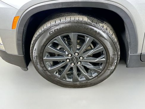 Used 2023 Chevrolet Traverse RS FWD image 8