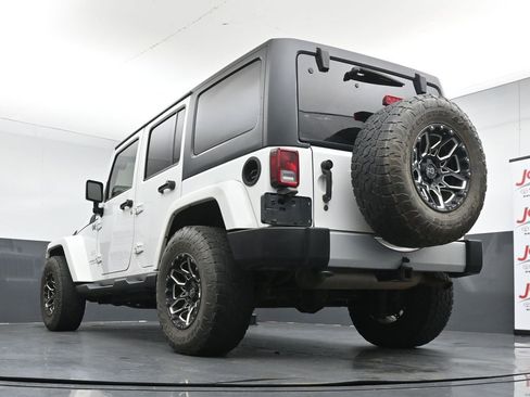 Used 2015 Jeep Wrangler Unlimited Sahara w/ Connectivity Group AWD/4WD image 21