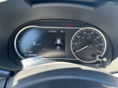 Used 2025 Nissan Versa SV FWD image 38