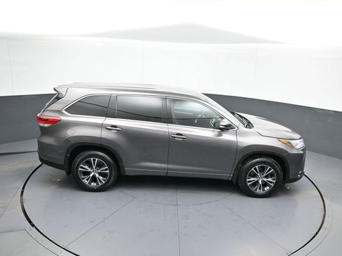 Used 2017 Toyota Highlander LE image 37