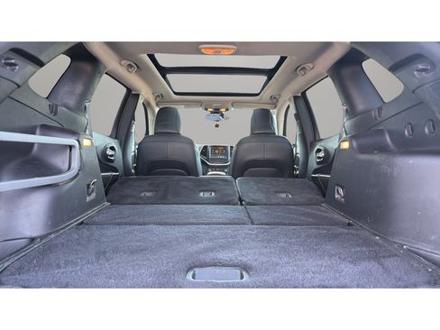 Used 2016 Jeep Cherokee Trailhawk w/ Comfort/Convenience Group AWD/4WD image 13
