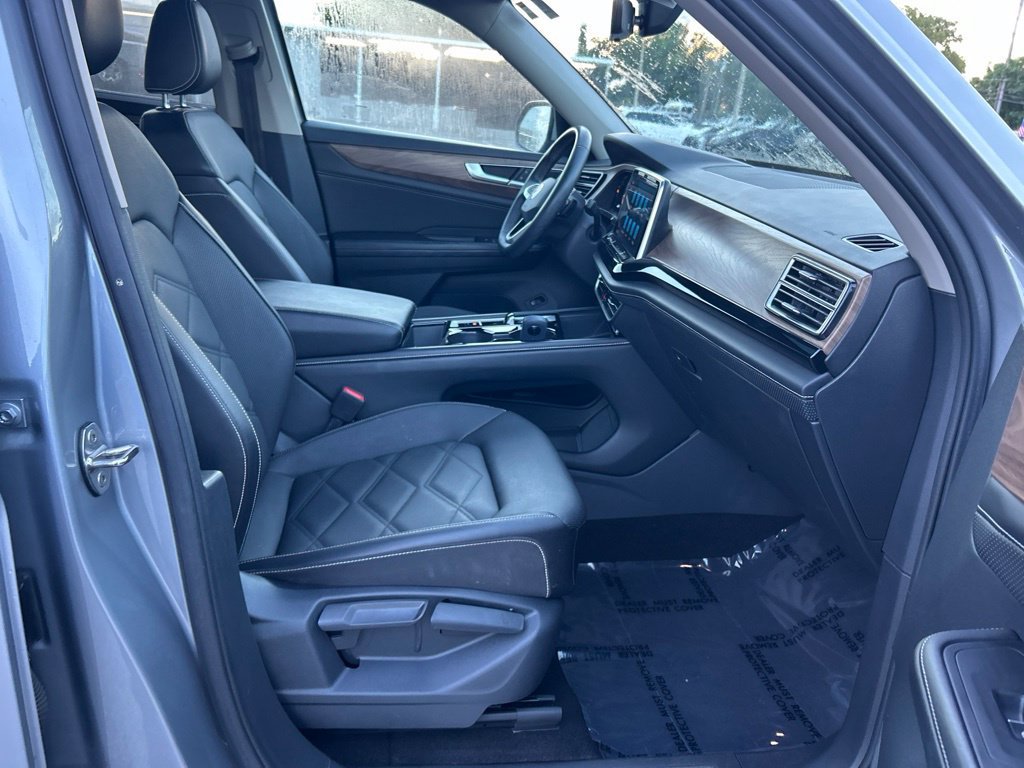Used 2024 Volkswagen Atlas SE w/ Panoramic Sunroof Package AWD/4WD image 23
