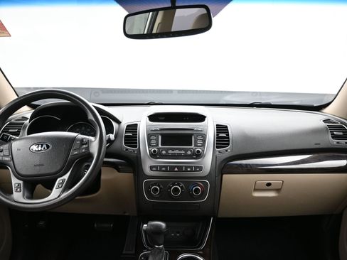 Used 2014 Kia Sorento LX image 18