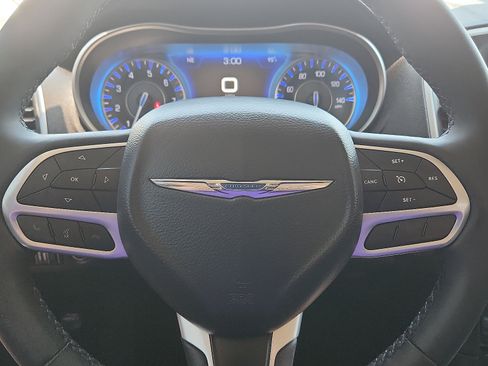 Used 2023 Chrysler 300 Touring L w/ Comfort Group RWD image 19