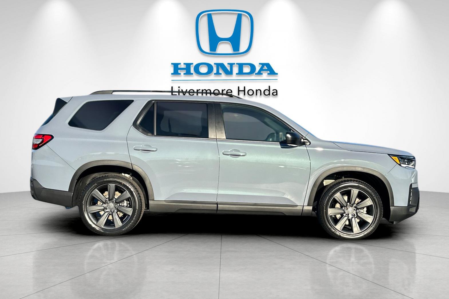 New 2026 Honda Pilot Sport image 7