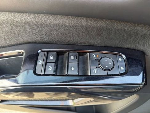 Used 2022 Nissan Pathfinder SV FWD image 23