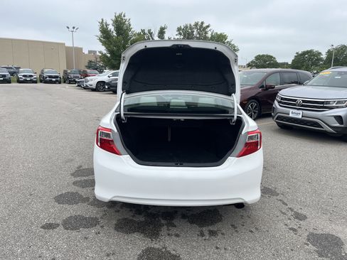 Used 2013 Toyota Camry XLE w/ Convenience Pkg FWD image 11