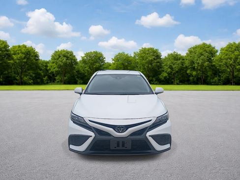Used 2023 Toyota Camry SE FWD image 2