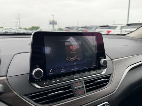 Used 2024 Nissan Altima 2.5 SV FWD image 18