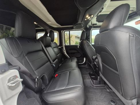 Used 2023 Jeep Wrangler Unlimited Sahara image 23