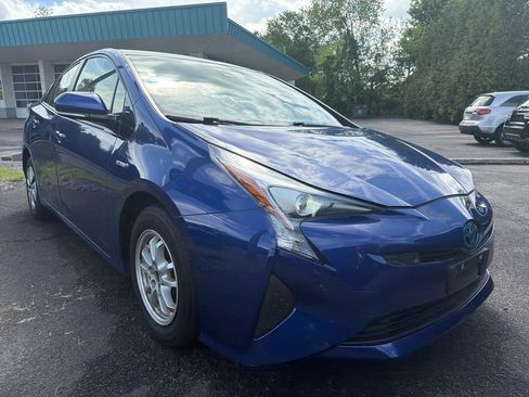 Used 2018 Toyota Prius Two w/ Prius Two Safety Plus Package FWD image 3