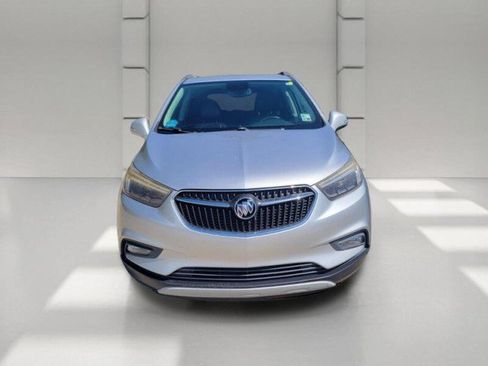 Used 2018 Buick Encore Essence FWD image 2