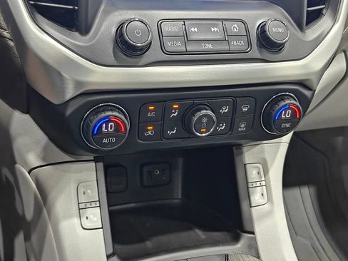 Used 2019 GMC Acadia SLT AWD/4WD image 8