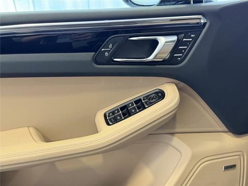 New 2026 Porsche Macan image 14
