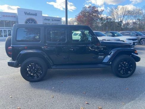 Used 2022 Jeep Wrangler Unlimited Sahara w/ Cold Weather Group image 7