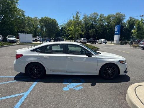 Used 2023 Honda Civic Sport image 9