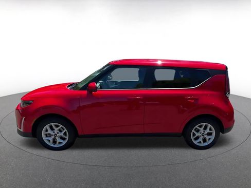 Used 2025 Kia Soul LX w/ LX Technology Package FWD image 9