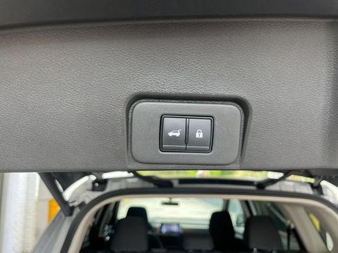 Used 2025 Nissan Rogue SV AWD/4WD image 23