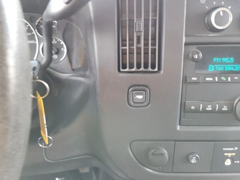 Used 2016 Chevrolet Express 3500 RWD image 14