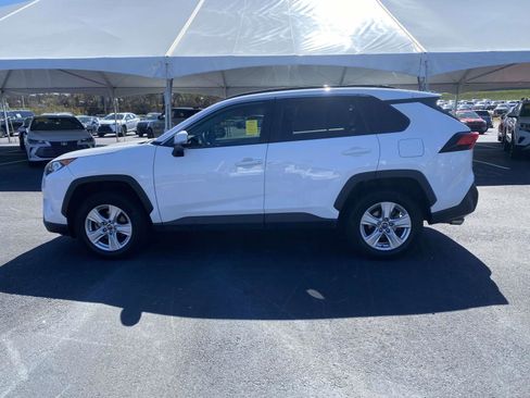 Used 2021 Toyota RAV4 XLE w/ Convenience Package FWD image 4