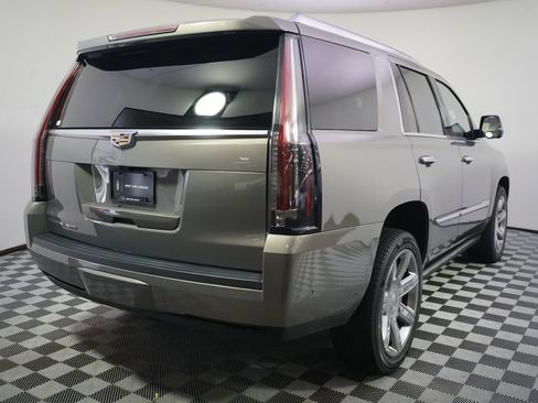 Used 2019 Cadillac Escalade Premium Luxury AWD/4WD image 6