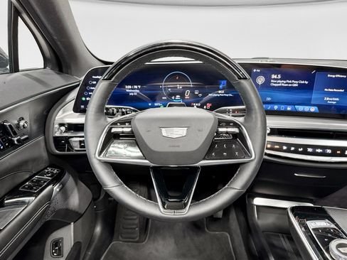 Used 2025 Cadillac Lyriq Luxury AWD/4WD image 8