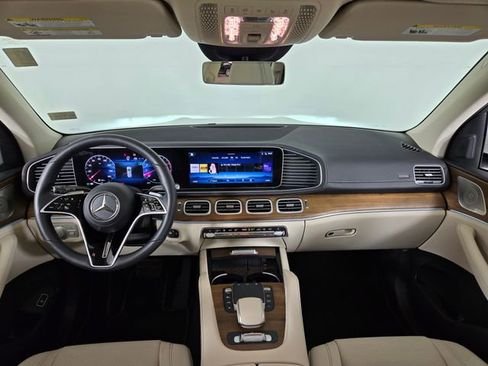 Used 2025 Mercedes-Benz GLS 450 4MATIC image 25