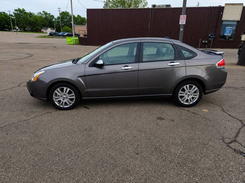 Used 2010 Ford Focus SEL FWD image 7