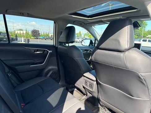Used 2022 Toyota RAV4 XLE Premium AWD/4WD image 32